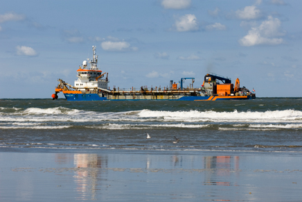 Zandsuppletie langs de kust - Foto Tineke Dijkstra