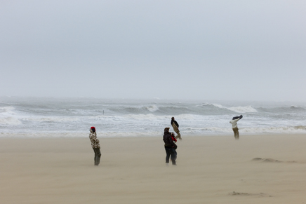 Storm langs het strand bij Scheveningen - Foto Tineke Dijkstra