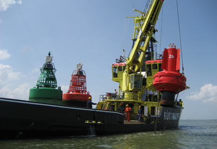 Rijkswaterstaat legt boeien