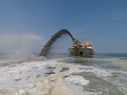 Coastal maintenance near Ameland - Photo Tineke Dijkstra