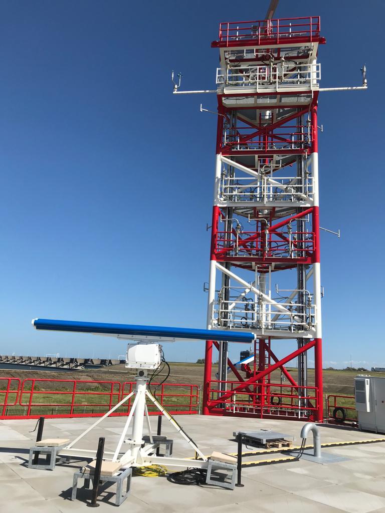mast en horizontale vogelradar op bovendek OEC