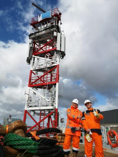 Michele Blom en Gerrit Jan van den Toorn voor de mast