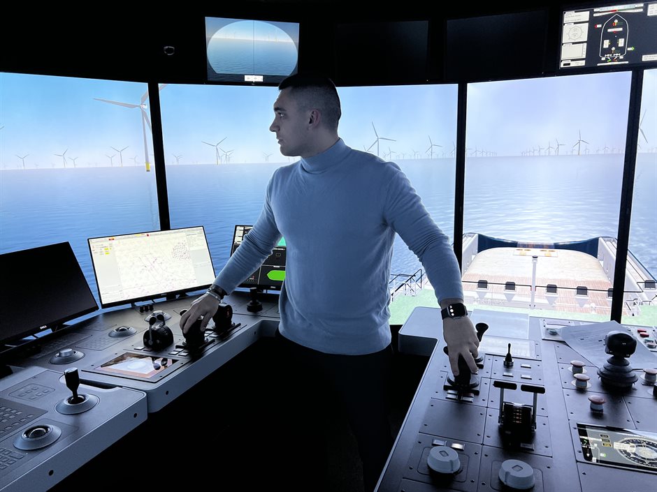 Anton Zinchenko in scheepvaartsimulator
