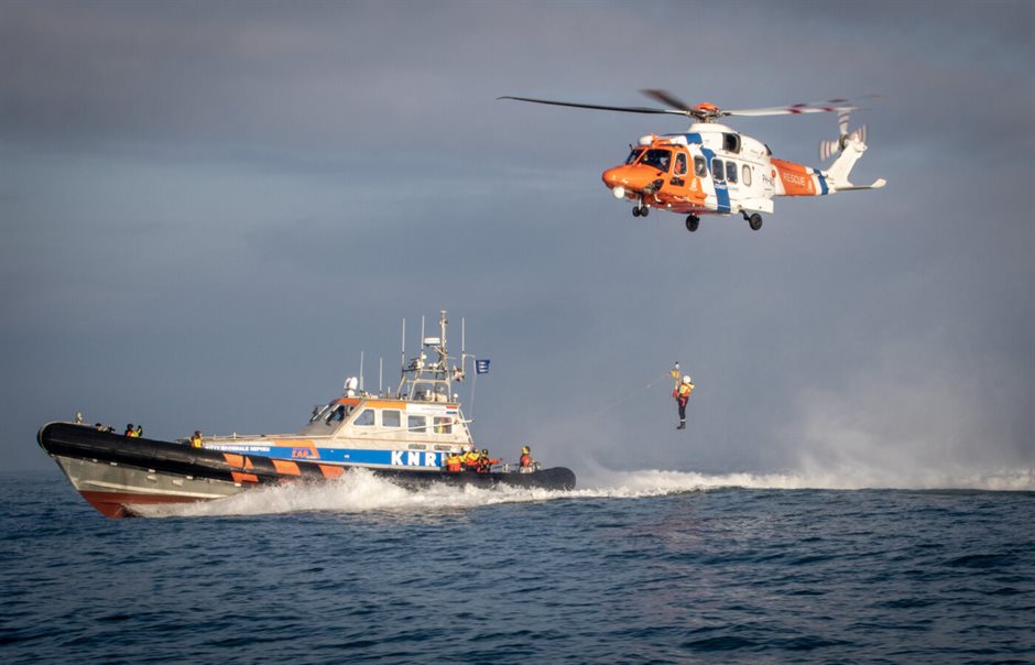 Oefening met SAR-helikopter. Kustwacht Nederland.